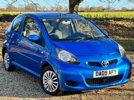 TOYOTA AYGO 1.0 VVT-i Blue 